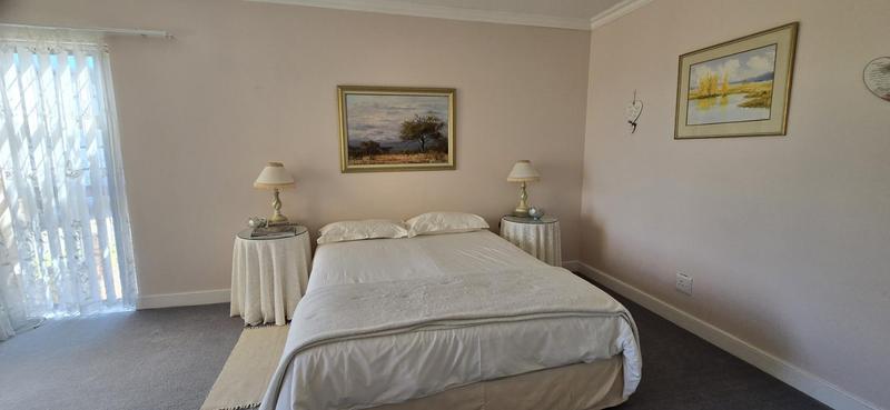 4 Bedroom Property for Sale in Glentana Western Cape
